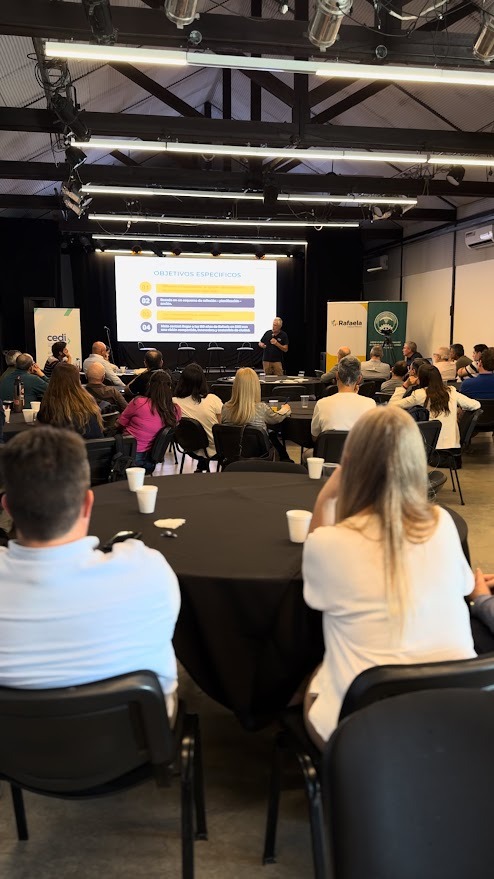 Foto: Gran convocatoria en la Jornada de Economía del Conocimiento organizada por el Clúster CEDI, con amplia participación de empresas, instituciones y universidades.